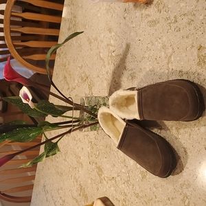 Acorn Rambler slippers.  Men's size 11